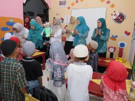 Tumbuhkan Minat Baca Sejak Dini, Ketua TP PKK Asahan Kunjungi PAUD Sentang
