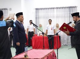 Bupati Al- Farlaky Lantik T. Reza Rizki Pj.Sekda Atim