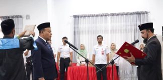 Bupati Al- Farlaky Lantik T. Reza Rizki Pj.Sekda Atim