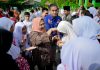 Bupati Kasmarni Tinjau MPLS SMPN 1 Mandau, Tekankan Pelaksanaan Ramah dan Penuh Motivasi