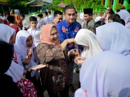 Bupati Kasmarni Tinjau MPLS SMPN 1 Mandau, Tekankan Pelaksanaan Ramah dan Penuh Motivasi