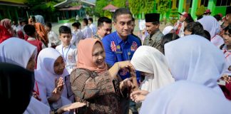 Bupati Kasmarni Tinjau MPLS SMPN 1 Mandau, Tekankan Pelaksanaan Ramah dan Penuh Motivasi