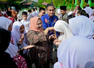 Bupati Kasmarni Tinjau MPLS SMPN 1 Mandau, Tekankan Pelaksanaan Ramah dan Penuh Motivasi