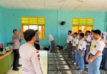 Lewat MPLS, Bhabinkamtibmas Serasan Timur Edukasi Pelajar Tentang Bullying dan Kenakalan Remaja