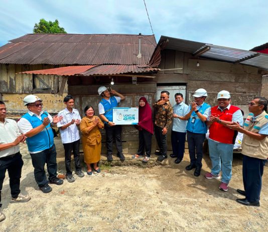 PLN UP3 Pematangsiantar Hadirkan Terang dan Kepedulian, GM PLN UID Sumut Nyalakan 13 Sambungan Listrik Gratis dan Salurkan Bantuan Xtra Care