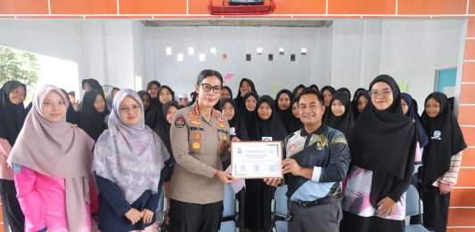 Kabid Humas Polda Kepri Edukasi Pelajar Nizam Al-Mulk tentang Karakter, Disiplin, dan Kesadaran Hukum
