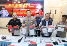 Kapolresta Barelang Pimpin Konferensi Pers Penanganan Kasus Pengeroyokan dan Penganiayaan yang Viral di Media Sosial