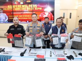 Kapolresta Barelang Pimpin Konferensi Pers Penanganan Kasus Pengeroyokan dan Penganiayaan yang Viral di Media Sosial