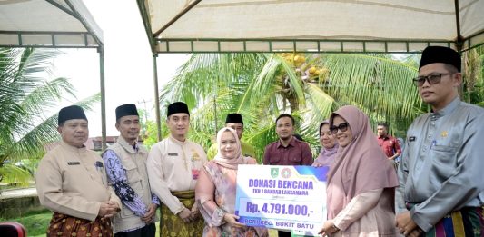 Bupati Bengkalis Serahkan Bantuan Untuk Korban Puting Beliung di Desa Api-Api, Tegaskan Pemerintah Hadir Di Tengah Masyarakat