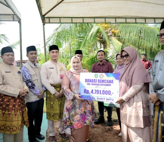 Bupati Bengkalis Serahkan Bantuan Untuk Korban Puting Beliung di Desa Api-Api, Tegaskan Pemerintah Hadir Di Tengah Masyarakat