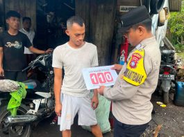 Bhabinkamtibmas Ranai Darat Ajak Pengelola Bengkel Motor Cegah Balap Liar dan Sosialisasikan Layanan Polisi 110