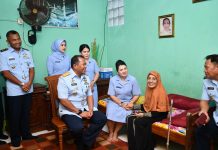 Hari Bakti TNI AU ke-79, Danlanud Raden Sadjad Kunjungi Purnawirawan dan Pensiunan di Natuna