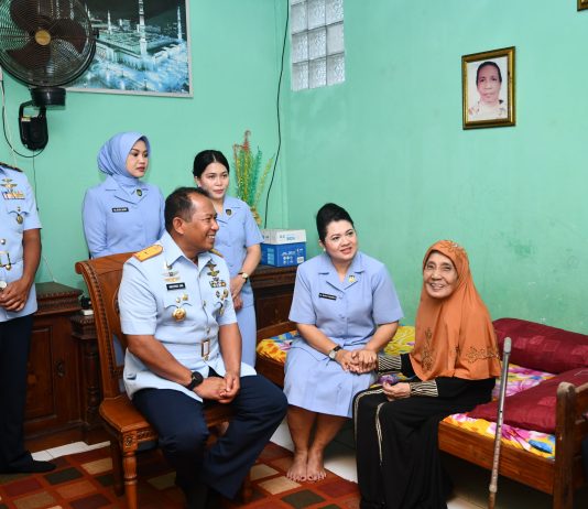 Hari Bakti TNI AU ke-79, Danlanud Raden Sadjad Kunjungi Purnawirawan dan Pensiunan di Natuna