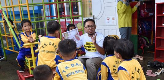 Wakili Sultra di Tingkat Nasional, Guru PKBM Mainawa Kreativ Buktikan Mampu Bersaing dengan Penulis Se-Indonesia