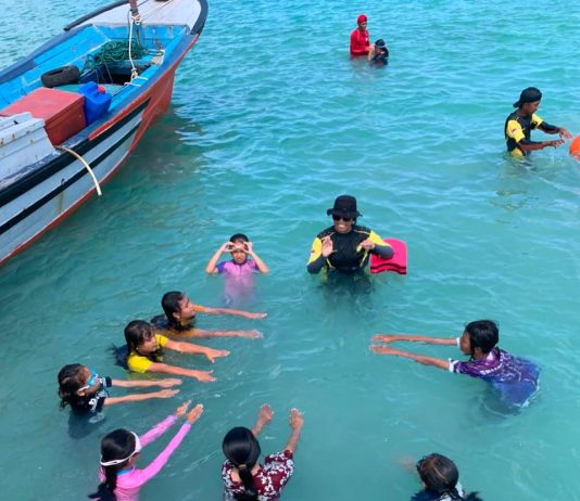 SAR Natuna Latih Pelajar di Pulau Terdepan Berenang dan Kenalkan Keselamatan Maritim Sejak Dini