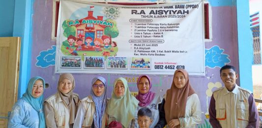 LAZISMU Baubau Salurkan Program School Kit untuk Dukung Pendidikan Anak