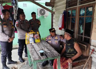 Polsek Bunguran Timur Salurkan Bantuan Sembako dan Perkuat Silaturahmi Melalui Sambang Warga di Ranai Kota