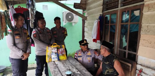 Polsek Bunguran Timur Salurkan Bantuan Sembako dan Perkuat Silaturahmi Melalui Sambang Warga di Ranai Kota