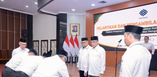 Lantik Pejabat Baru, Menaker Minta Berikan Kinerja Terbaik bagi Masyarakat