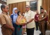 Wagub Kepri Serahkan Bantuan Sosial, 500 Paket Sembako Disalurkan kepada Masyarakat
