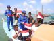 Ditpolairud Polda Kepri Bersama Masyarakat Pasang Bendera Merah Putih di Kapal Sambut HUT RI ke-81