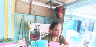 Rumah Warisan Orang Tua Roboh ke Laut, Nora Hanya Bisa Menatap Puing dan Memikirkan Masa Depan Dua Anaknya