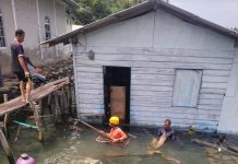 TRC BPBD Siantan Timur Gerak Cepat Tangani Rumah Roboh di Desa Nyamuk, Empat Warga Mengungsi