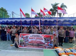 Ditreskrimsus Polda Kepri Bagikan Ratusan Bendera Merah Putih dan Sembako, Perkuat Semangat Kebangsaan