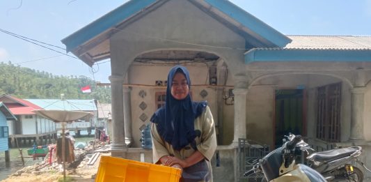 Tiga Hari Pasca Rumah Ambruk ke Laut, Korban Mengaku Belum Dapat Perhatian dari Pemerintah Desa