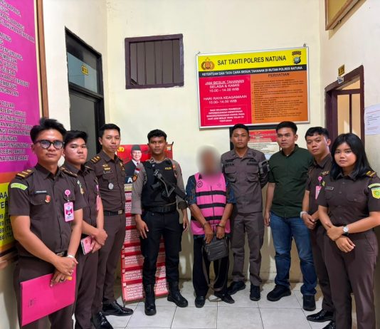 Kejari Natuna Tahan Kades Selaut Nonaktif, Diduga Rugikan Negara Rp533 Juta