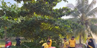 Sambut HUT ke-81 RI, Polsek Bunguran Timur Bersama Kecamatan Gelar Gotong Royong Bersihkan Pantai Piwang