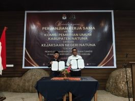 Kejari Natuna dan KPU Tandatangani PKS, Perkuat Sinergi Pelayanan dan Pendampingan Hukum