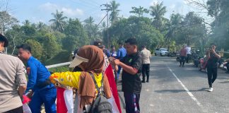 Jembatan Mahligai Disulap Jadi Jembatan Merah Putih, Polri dan Warga Natuna Perkuat Semangat Gotong Royong