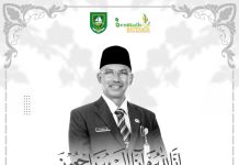 Bupati Kasmarni Sampaikan Belasungkawa atas Berpulangnya Yuhelmi