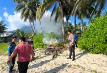 Gerakan Langit Biru Indonesia Asri, Polri dan Masyarakat Bersihkan Pantai Teluk Selahang