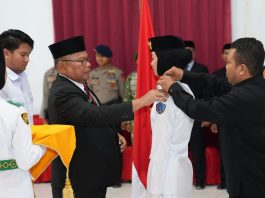 Kukuhkan 72 Paskibraka, Bupati Adios Pesan Jaga Amanah dan Disiplin