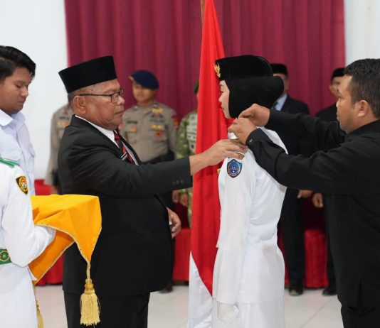 Kukuhkan 72 Paskibraka, Bupati Adios Pesan Jaga Amanah dan Disiplin