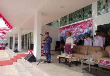 H. Mustamin Bakri Bacakan Proklamasi di Upacara HUT ke-81 RI di PLBN Serasan