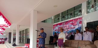 H. Mustamin Bakri Bacakan Proklamasi di Upacara HUT ke-81 RI di PLBN Serasan