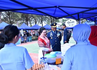 Danlanud RSA Kunjungi Pasar Minggu Ria, Dorong Semangat UMKM Natuna di HUT ke-81 RI