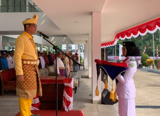 Komjen Pol. Makhruzi Rahman Pimpin Upacara HUT ke-81 RI di PLBN Serasan, Merah Putih Berkibar di Perbatasan Negeri