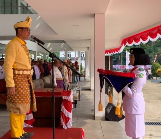 Komjen Pol. Makhruzi Rahman Pimpin Upacara HUT ke-81 RI di PLBN Serasan, Merah Putih Berkibar di Perbatasan Negeri