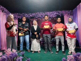 Malam Puncak HUT ke-81 RI di Desa Pena’ah Meriah, Warga Dihibur Joget Dangkong