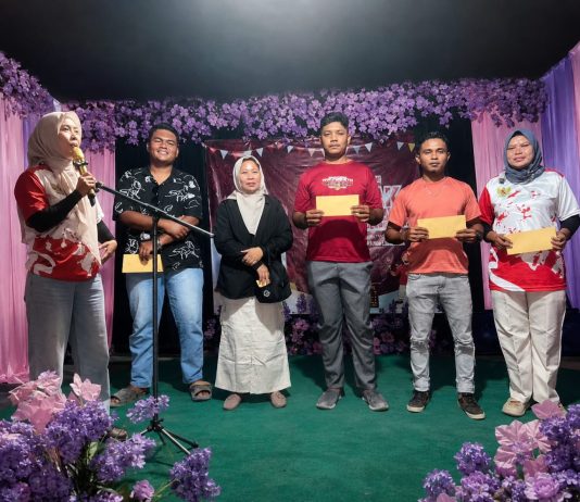 Malam Puncak HUT ke-81 RI di Desa Pena’ah Meriah, Warga Dihibur Joget Dangkong