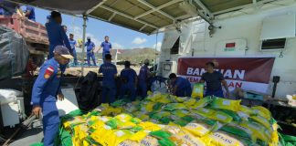 Polri Distribusikan Bantuan Logistik Kapolri untuk Korban Gempa di Pulau Flores