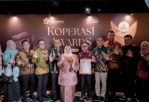 Komitmen Majukan Ekonomi Kerakyatan, Bupati Kasmarni Raih Penghargaan Bakti Koperasi Nayaka Mahambara 2026