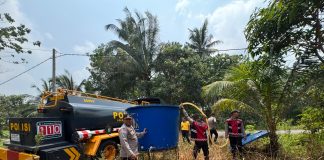 Polres Natuna Salurkan 8 Ton Air Bersih untuk Warga Mahligai yang Terdampak Kekeringan