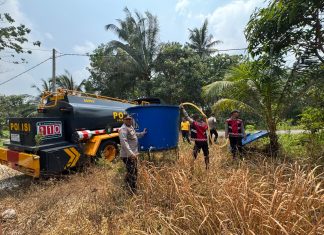 Polres Natuna Salurkan 8 Ton Air Bersih untuk Warga Mahligai yang Terdampak Kekeringan