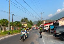 Polsek Bunguran Timur dan Satlantas Polres Natuna Amankan Meriahnya HUT ke-19 Kelurahan Ranai Darat