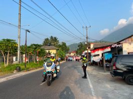 Polsek Bunguran Timur dan Satlantas Polres Natuna Amankan Meriahnya HUT ke-19 Kelurahan Ranai Darat